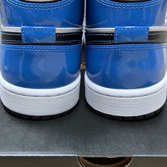 Nike Air Jordan 1 Mid SE Signal Blue DD6834-402 9.5 Patent Leather - Picture 5 of 11